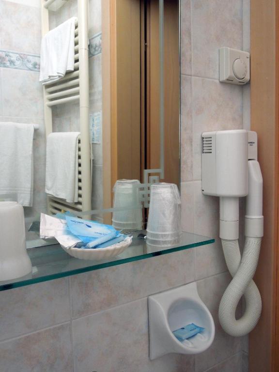 Hotel Mondial Bellaria-Igea Marina Bilik gambar
